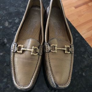GUC Salvatore Ferragamo loafers sz 8 Narrow